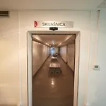 Lux Privatni 411 U Sklopu Vucko