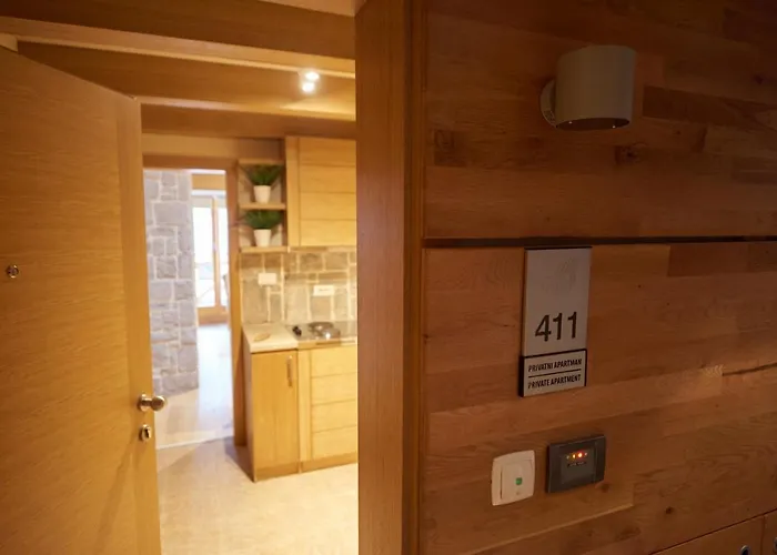 Lux Privatni 411 U Sklopu Vucko * Jahorina